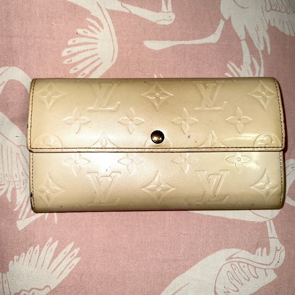 Louis Vuitton Sarah patent leather wallet